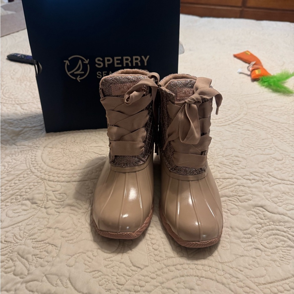 Sperry Beige Lace-Up Duck Boots Size 6.5